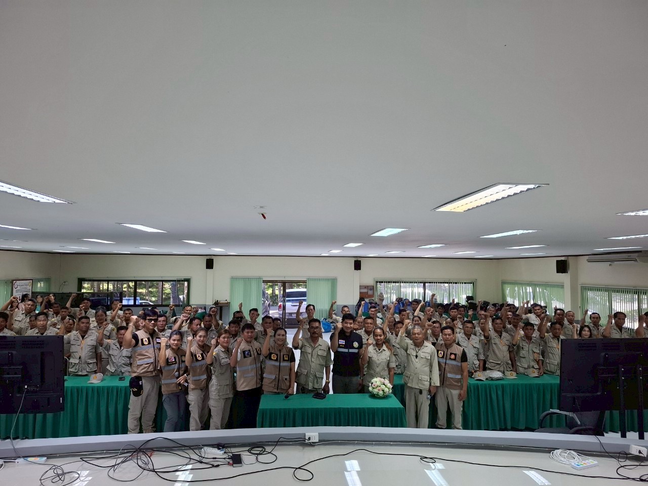 LINE_ALBUM_ทบทวน อปพร. 68_250813_62_396.jpg